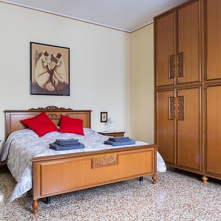 A Pochi Passi Dal Centro E Dall'Ospedale Di Parma Appartement Buitenkant foto