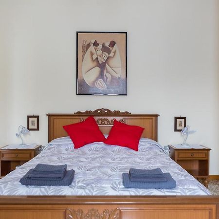 A Pochi Passi Dal Centro E Dall'Ospedale Di Parma Appartement Buitenkant foto