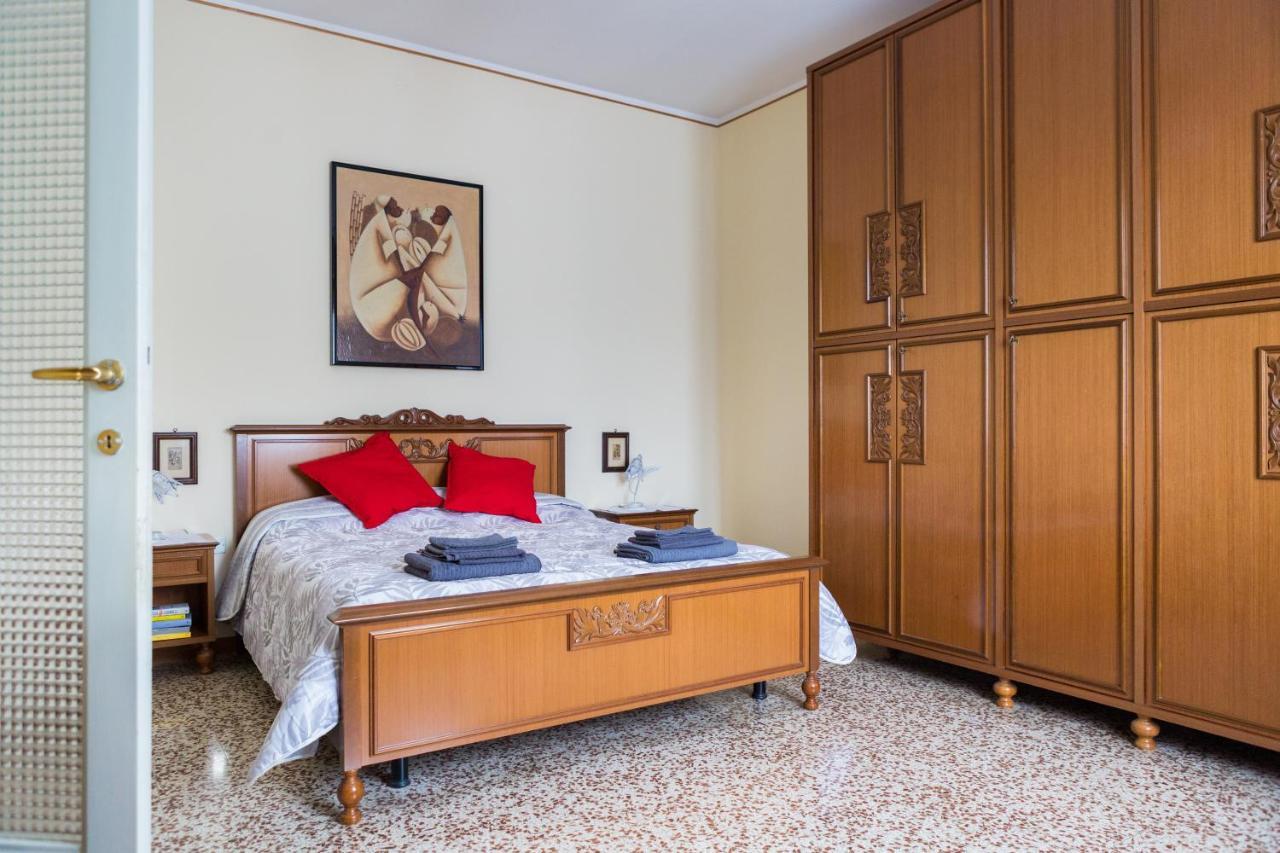 A Pochi Passi Dal Centro E Dall'Ospedale Di Parma Appartement Buitenkant foto
