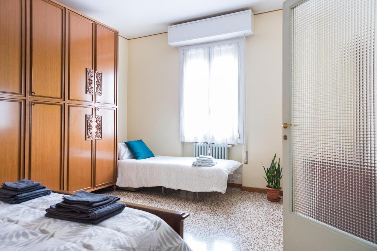 A Pochi Passi Dal Centro E Dall'Ospedale Di Parma Appartement Buitenkant foto