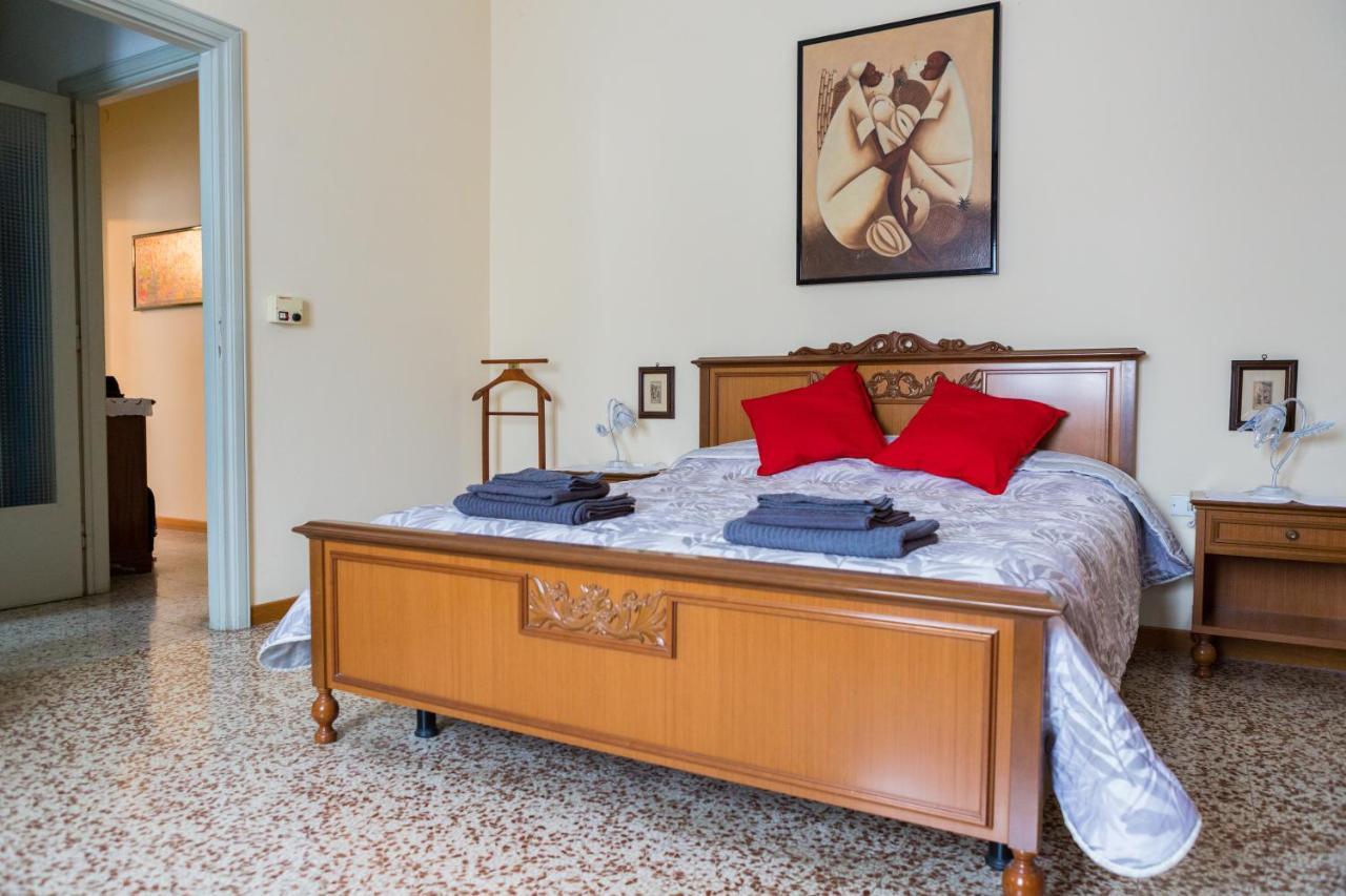 A Pochi Passi Dal Centro E Dall'Ospedale Di Parma Appartement Buitenkant foto